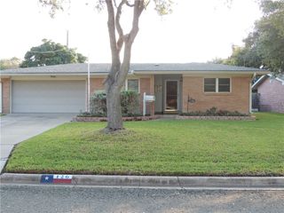 126 Marie Pl, Portland, TX 78374