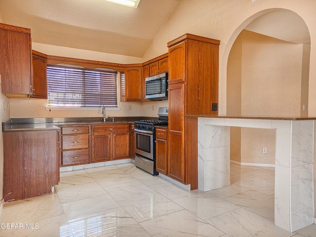 12057 AUTUMN GATE Drive, El Paso, TX 79936