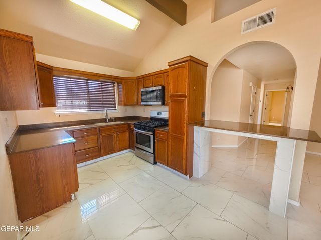 12057 AUTUMN GATE Drive, El Paso, TX 79936