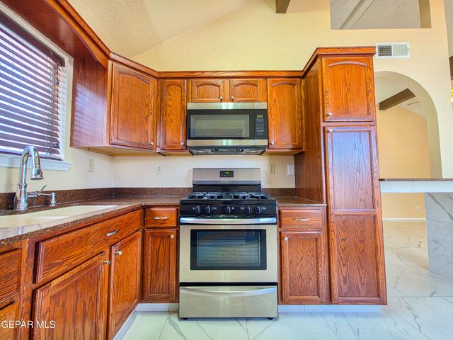 12057 AUTUMN GATE Drive, El Paso, TX 79936