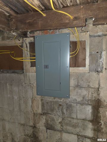 106 E JACKSON Street, Abingdon, IL 61410