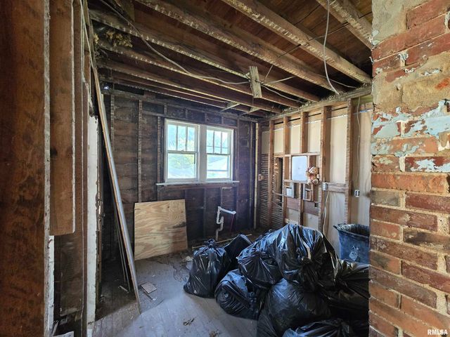 106 E JACKSON Street, Abingdon, IL 61410