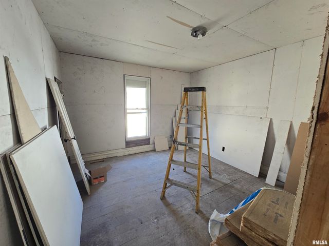 106 E JACKSON Street, Abingdon, IL 61410