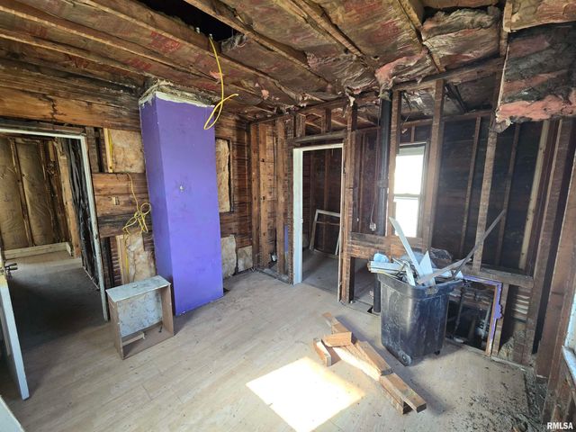 106 E JACKSON Street, Abingdon, IL 61410