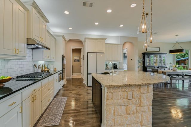 264 Sunny Slope RD, Liberty Hill, TX 78642