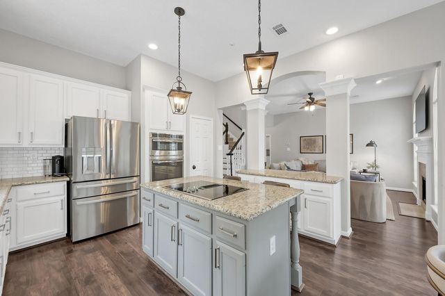 31 E Amberglow Circle, The Woodlands, TX 77381