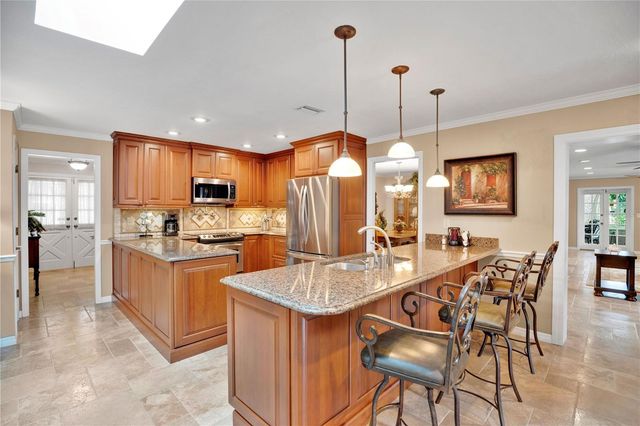 231 WHITE OAK CIRCLE, Maitland, FL 32751
