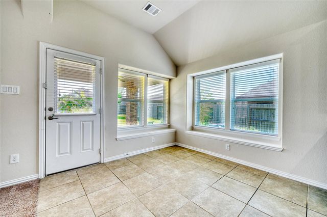 9515 Taylor Lane, Mont Belvieu, TX 77523