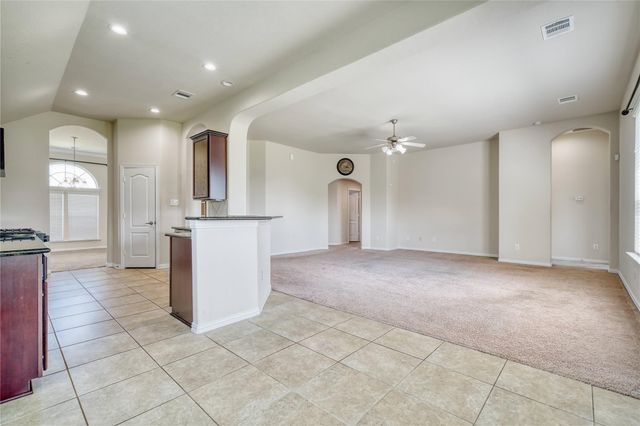 9515 Taylor Lane, Mont Belvieu, TX 77523