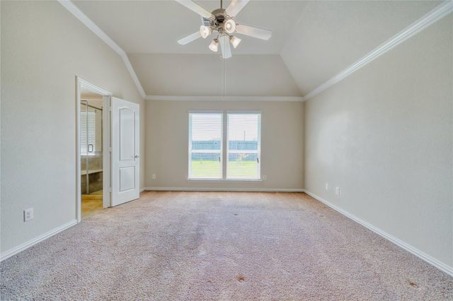9515 Taylor Lane, Mont Belvieu, TX 77523