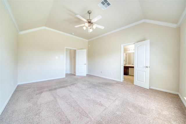 9515 Taylor Lane, Mont Belvieu, TX 77523