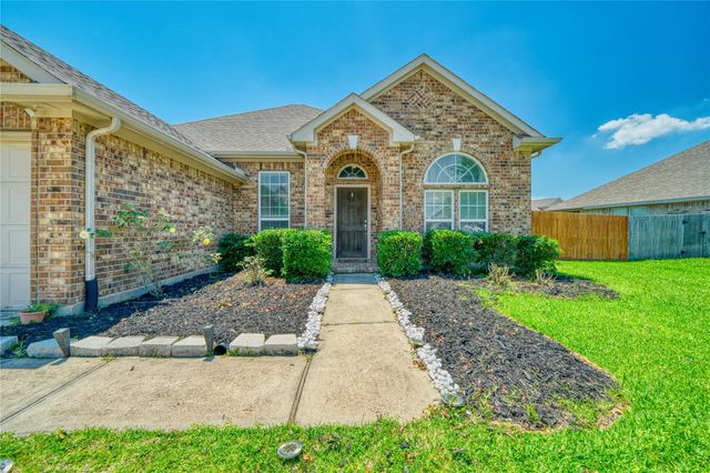 9515 Taylor Lane, Mont Belvieu, TX 77523