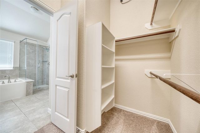 9515 Taylor Lane, Mont Belvieu, TX 77523