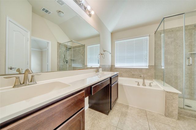 9515 Taylor Lane, Mont Belvieu, TX 77523