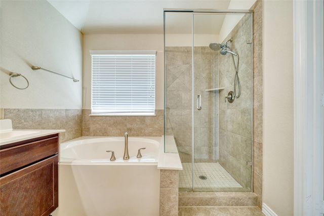 9515 Taylor Lane, Mont Belvieu, TX 77523