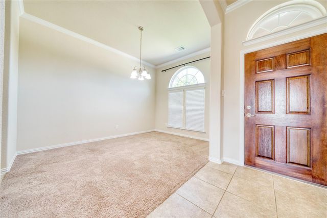9515 Taylor Lane, Mont Belvieu, TX 77523