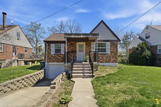 142 S Grove Avenue, Wyoming, OH 45215