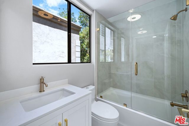 869 S Wooster Street 301, Los Angeles, CA 90035