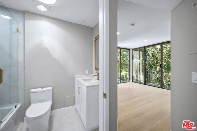869 S Wooster Street 301, Los Angeles, CA 90035