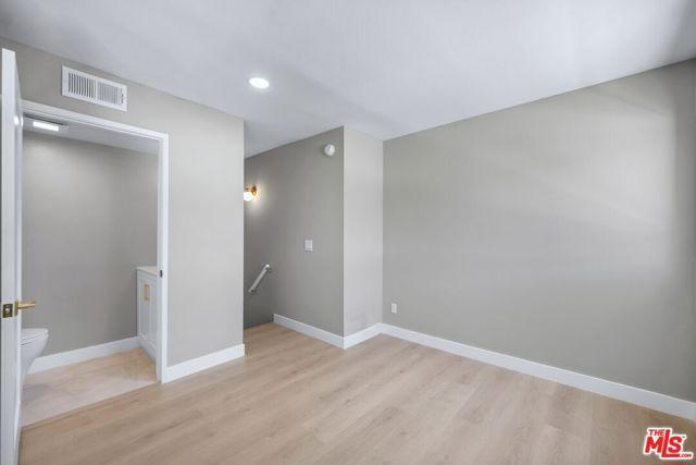 869 S Wooster Street 301, Los Angeles, CA 90035