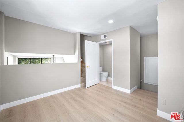 869 S Wooster Street 301, Los Angeles, CA 90035