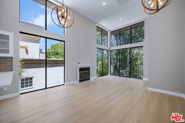 869 S Wooster Street 301, Los Angeles, CA 90035
