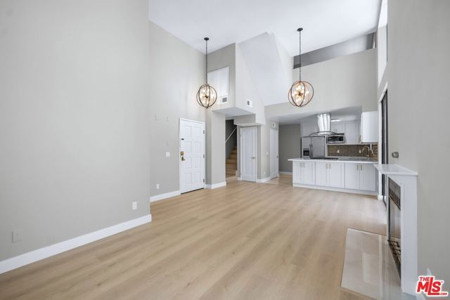 869 S Wooster Street 301, Los Angeles, CA 90035