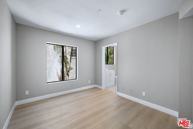 869 S Wooster Street 301, Los Angeles, CA 90035