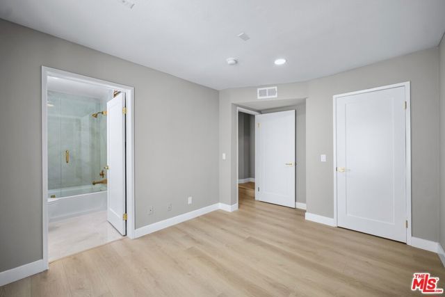 869 S Wooster Street 301, Los Angeles, CA 90035