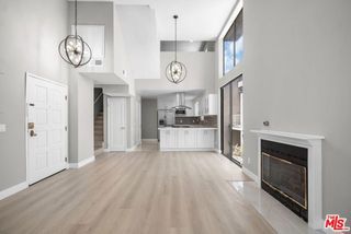 869 S Wooster Street 301, Los Angeles, CA 90035