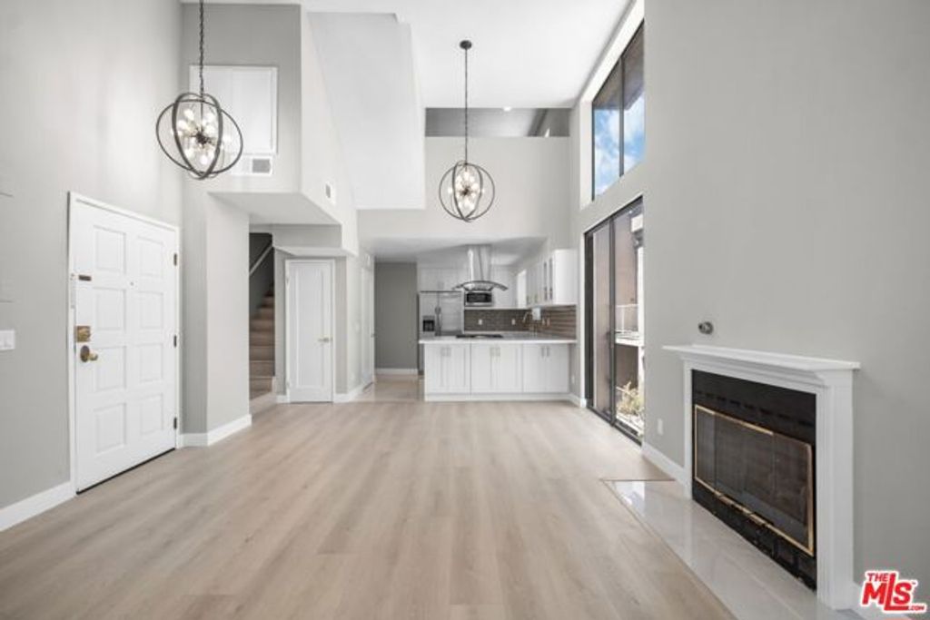 869 S Wooster Street 301, Los Angeles, CA 90035