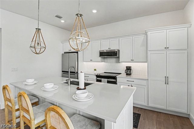 224 Fairweather LN, Fort Myers Beach, FL 33931