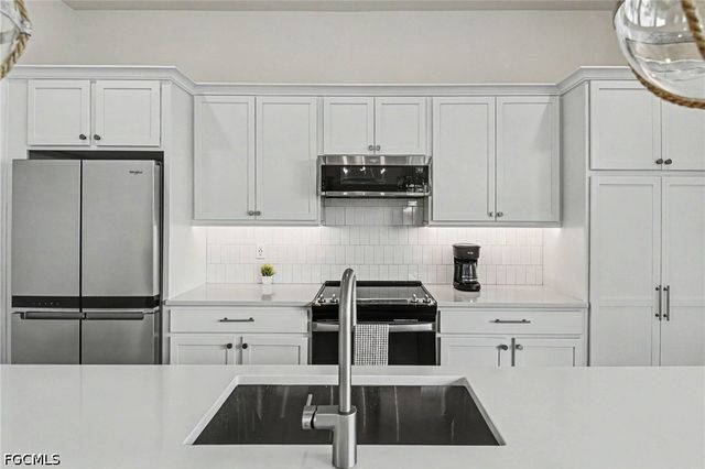 224 Fairweather LN, Fort Myers Beach, FL 33931