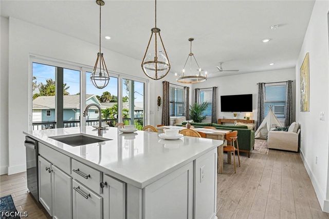 224 Fairweather LN, Fort Myers Beach, FL 33931