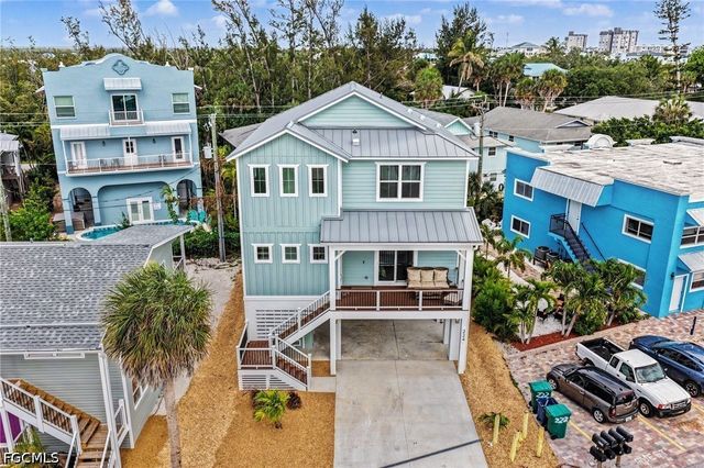 224 Fairweather LN, Fort Myers Beach, FL 33931