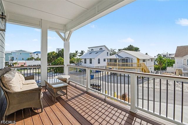 224 Fairweather LN, Fort Myers Beach, FL 33931