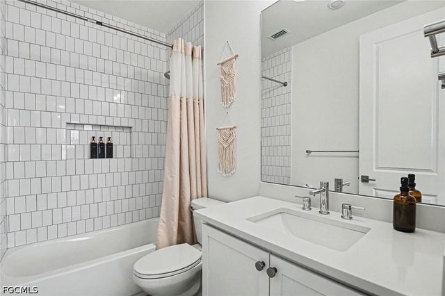 224 Fairweather LN, Fort Myers Beach, FL 33931