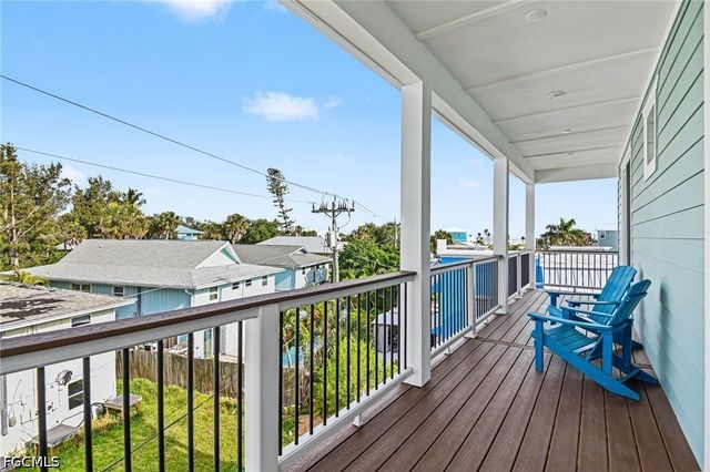 224 Fairweather LN, Fort Myers Beach, FL 33931