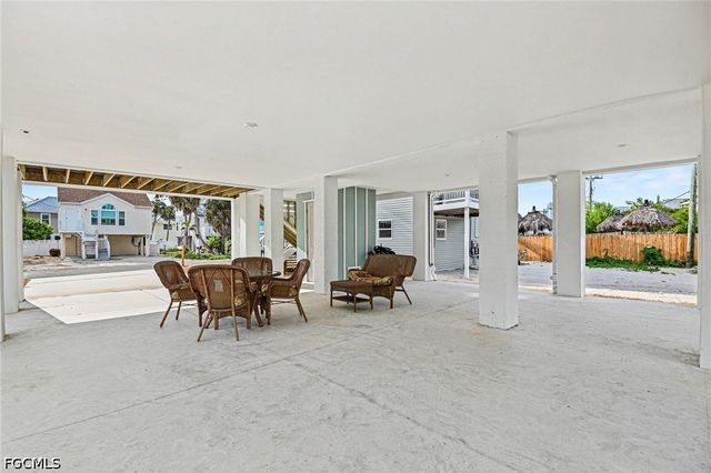 224 Fairweather LN, Fort Myers Beach, FL 33931