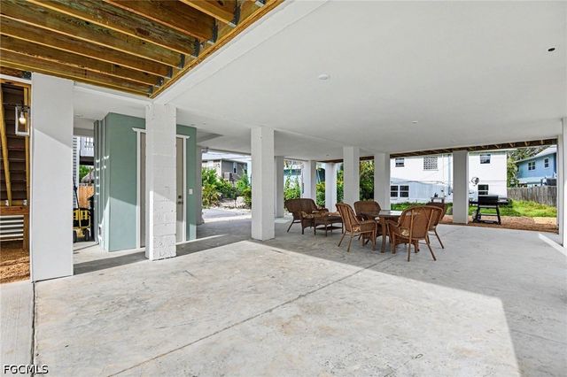 224 Fairweather LN, Fort Myers Beach, FL 33931