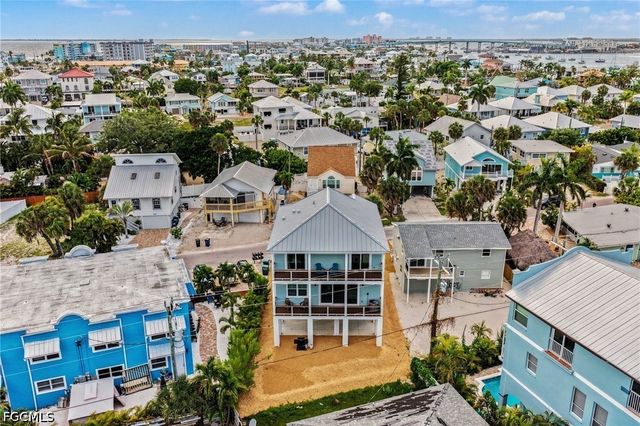 224 Fairweather LN, Fort Myers Beach, FL 33931