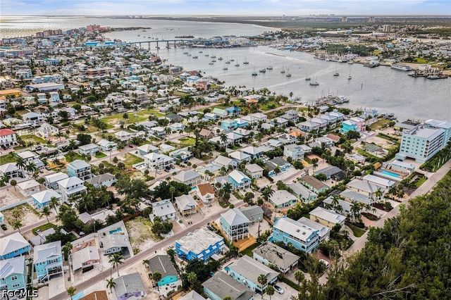 224 Fairweather LN, Fort Myers Beach, FL 33931