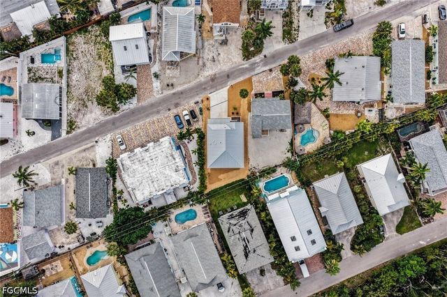 224 Fairweather LN, Fort Myers Beach, FL 33931