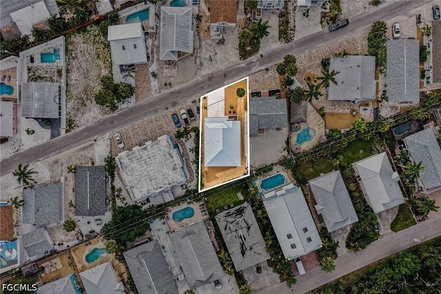 224 Fairweather LN, Fort Myers Beach, FL 33931