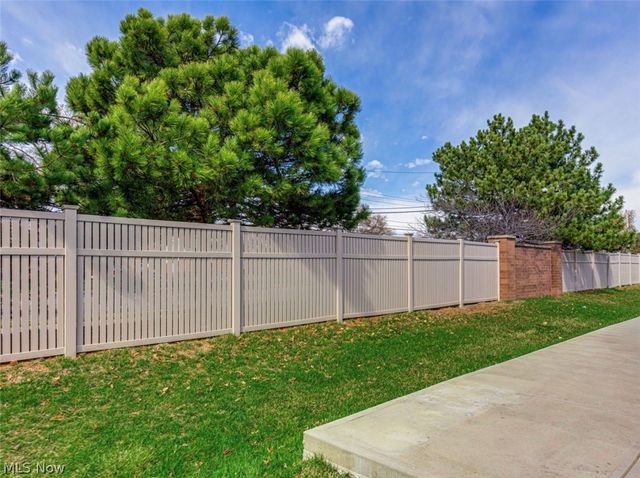 346 Lakewick Lane, Willowick, OH 44095