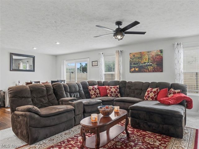 346 Lakewick Lane, Willowick, OH 44095