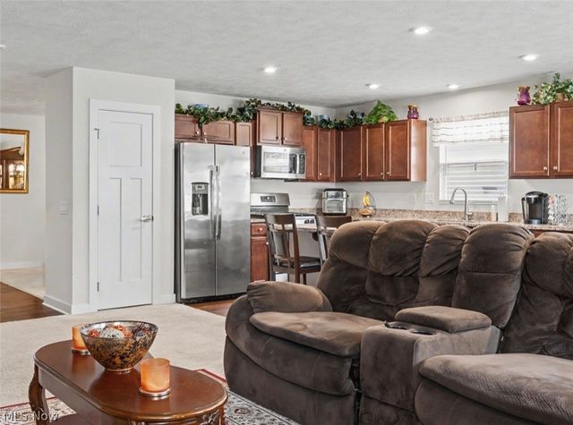 346 Lakewick Lane, Willowick, OH 44095