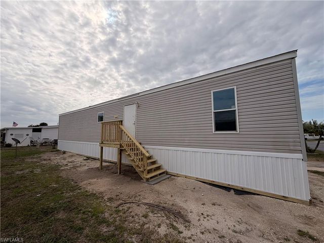 827 Peaceful DR, North Fort Myers, FL 33917