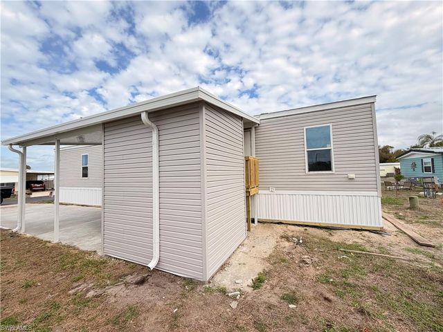 827 Peaceful DR, North Fort Myers, FL 33917