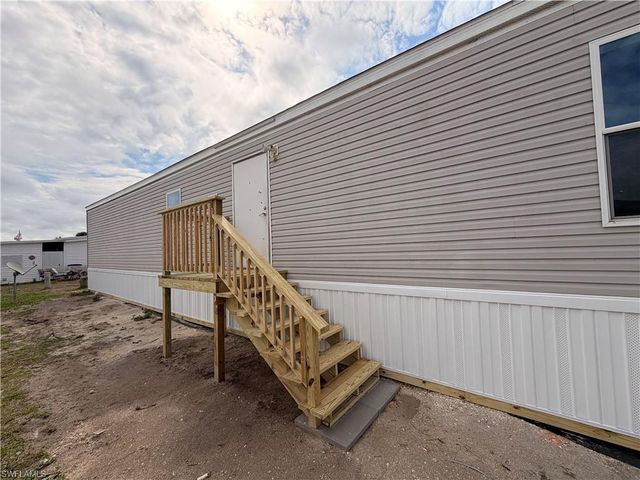 827 Peaceful DR, North Fort Myers, FL 33917